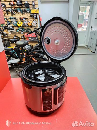 Мультиварка RED RMC-V521