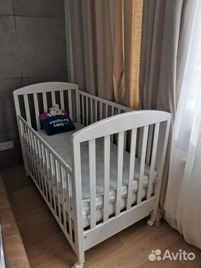 Детская кроватка