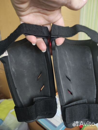 Футбольные щитки