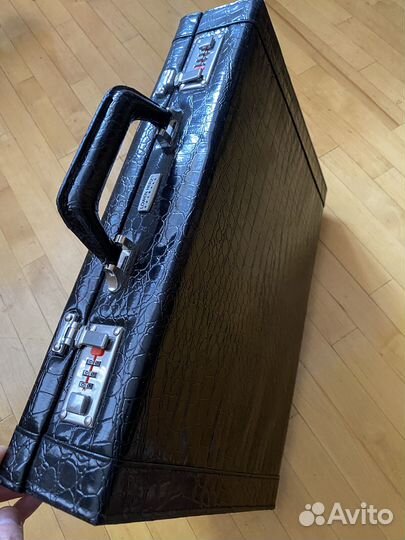 Набор кухонных ножей в чемодане