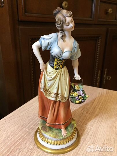 Статуэтка фарфор Tyche, Capodimonte, Италия