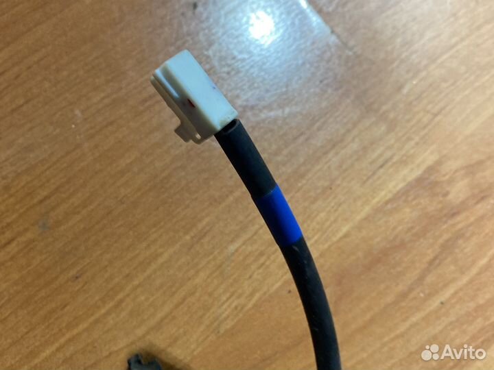 Kia cerato 2 2010 год задний левый датчик ABS