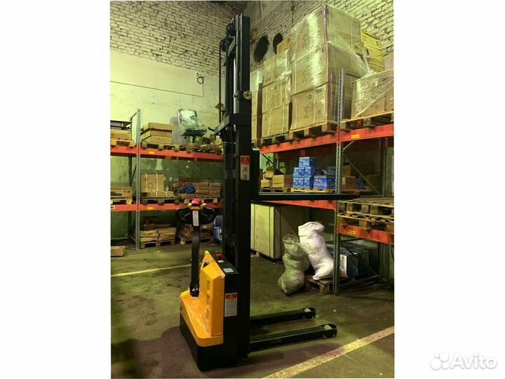 Штабелер самоходный