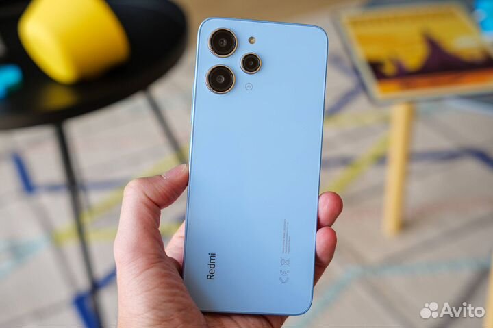 Подам смартфон Xiaomi Redmi 12
