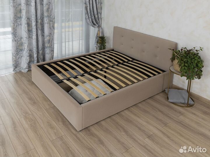 Кровать двуспальная с матрасом 160 на 200