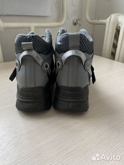 Кроссовки для девочки