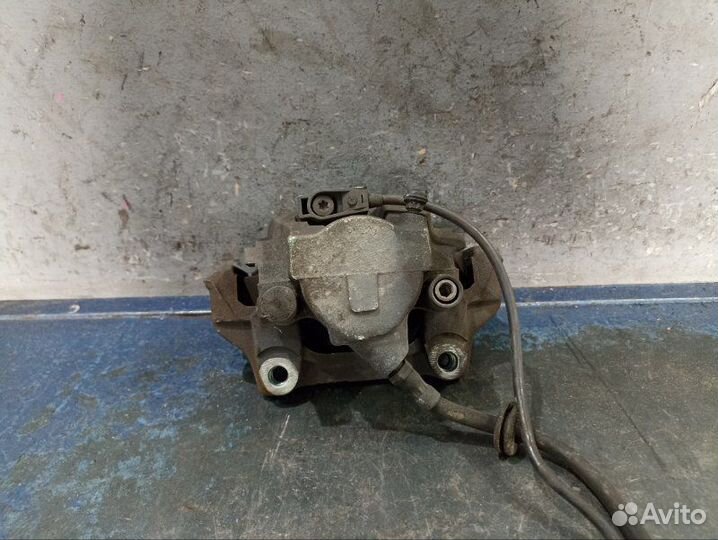 Суппорт передний правый Chrysler Crossfire