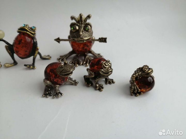 Лягушка бронза с янтарем