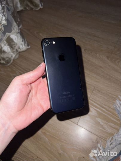 Телефон iPhone 7
