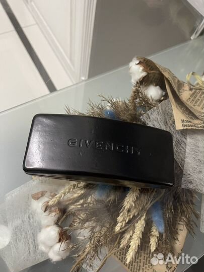 Солнцезащитные очки унисекс Givenchy