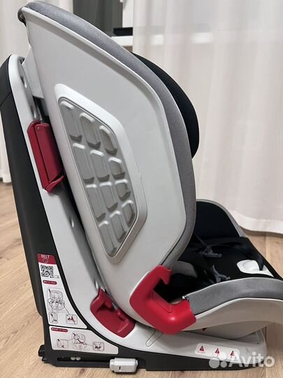 Детское автокресло Chicco isofix 9-18кг, 15-36кг