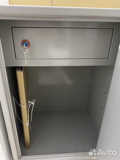 Сейф металлический