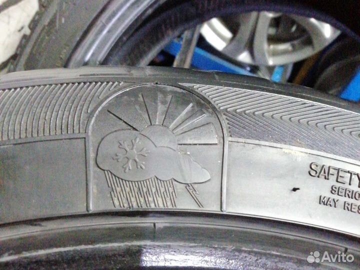 Goodyear Vector 4Seasons 215/45 R18 89H