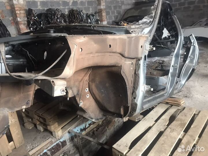 Передняя левая четверть Шевроле Нива