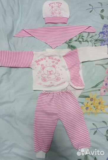 Комплект на выписку для девочки