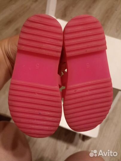 Сандалии на девочкк