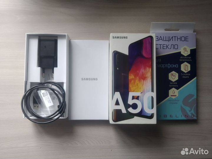 Samsung Galaxy A50, 4/64 ГБ