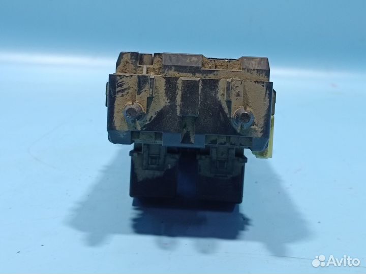 Блок предохранителей салонный Mitsubishi Carisma