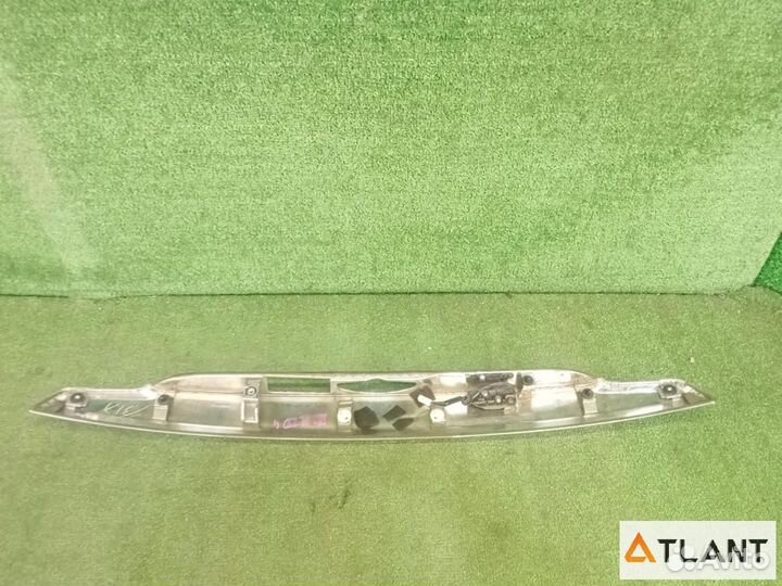 Обшивка двери багажника honda freed