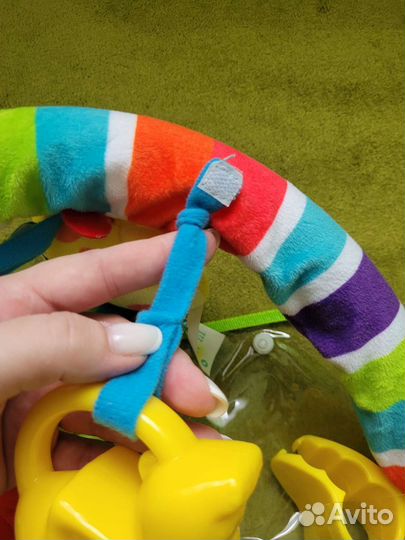Дуга с игрушками