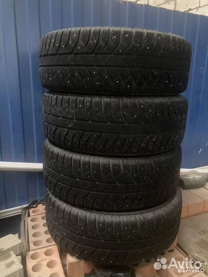 Bridgestone Ice Cruiser 7000 205/60 R16