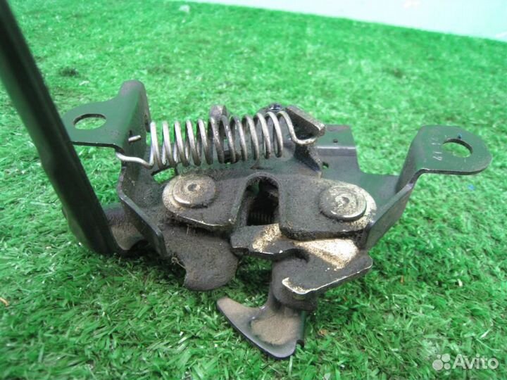 Замок капота Toyota Yaris P13 2015