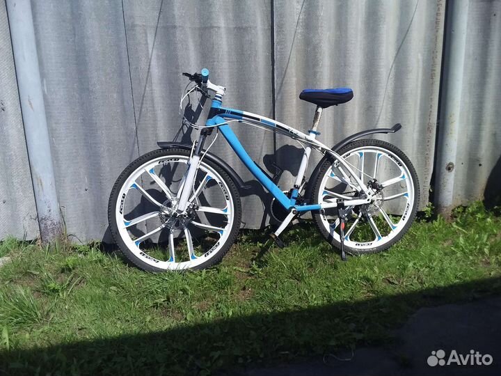 Велосипед на литых дисках 26