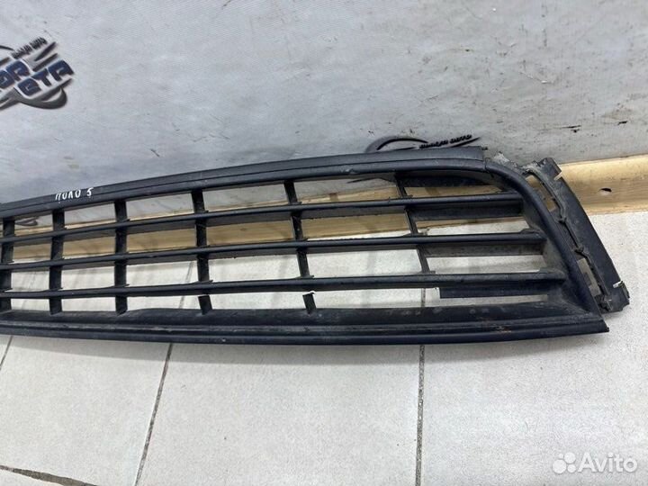 Решетка в бампер Volkswagen Polo 1.6 cfna 2011