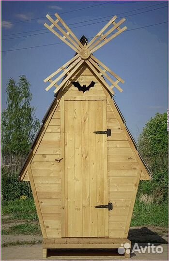 Уличный туалет с декором NLY