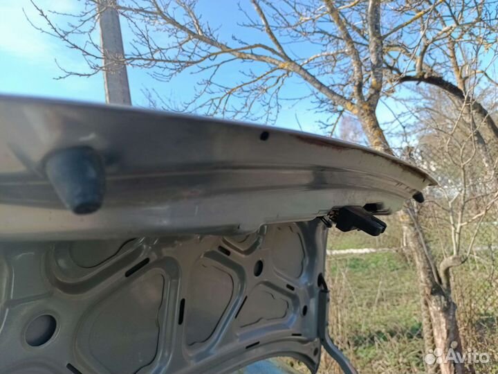 Крышка багажника Hyundai sonata Y3 G4CM 1997