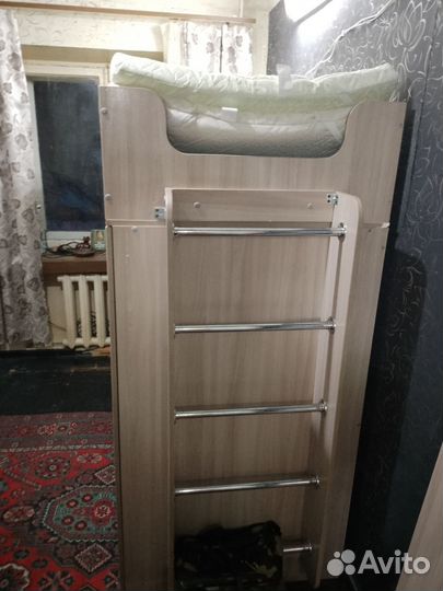 Детская кровать чердак со столом и шкафом