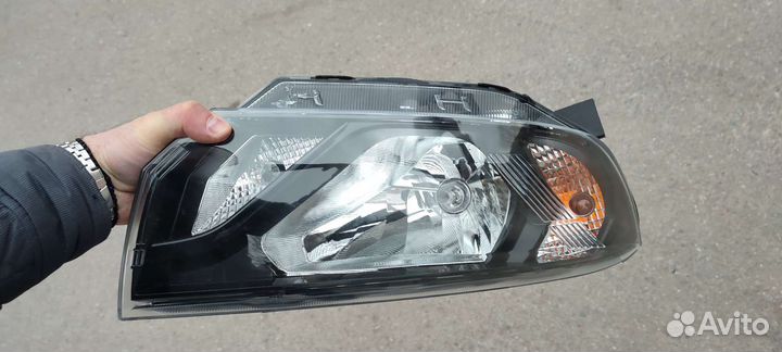 Фары передние оригинал с нового авто LADA granta