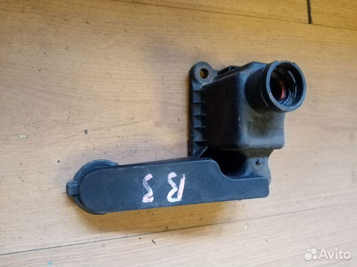 Клапан вентиляции картерных газов passat B 3