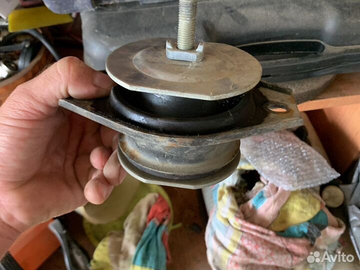 Подушка двигателя ваз 2110 правая