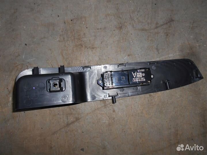 Кнопка стеклоподъемника задней левой двери от Mit