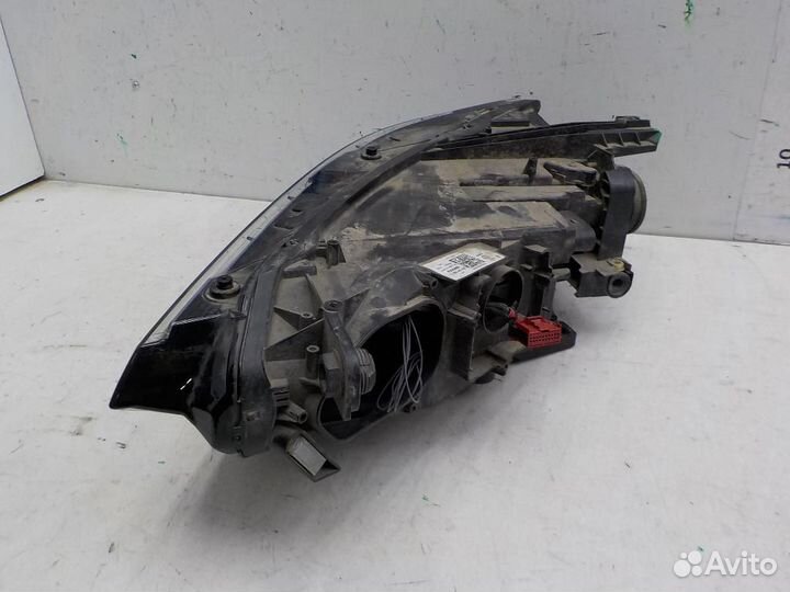 Фара правая Volkswagen Passat