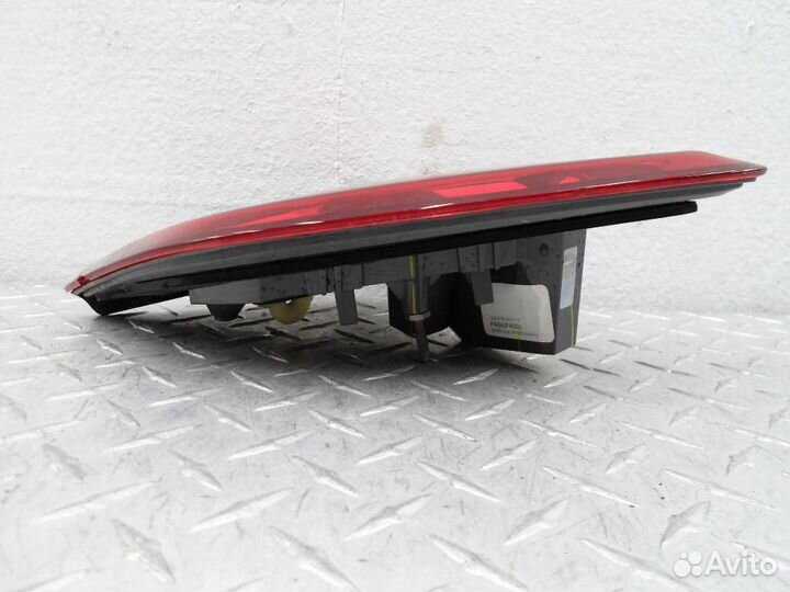 Фонарь задний внутренний правый Mercedes-Benz GLE