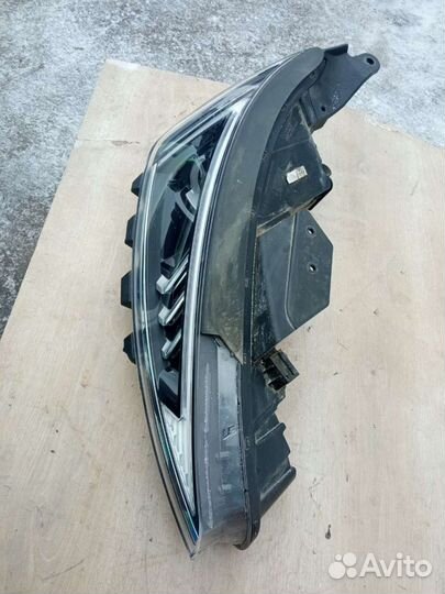 Фара правая Hyundai Elantra 6 LED оригинал