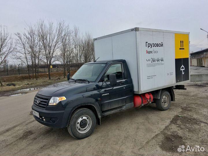 Водитель на личном грузовом автомобиле