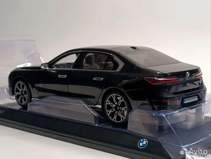 BMW I7 Sophisto Grey 1:18 Minichamps