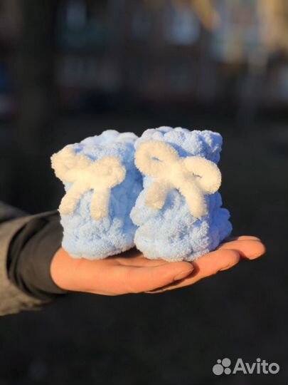 Плед, пинетки. Плюшевые, вязаные. Ручная работа