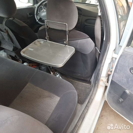 Столик для автомобиля