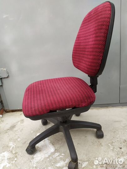 Офисное кресло