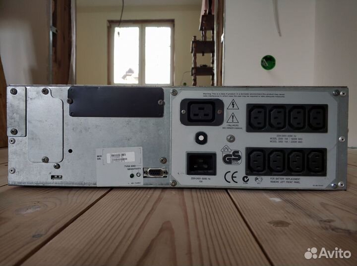 Ибп APC Smart-UPS SU2200RMI3U