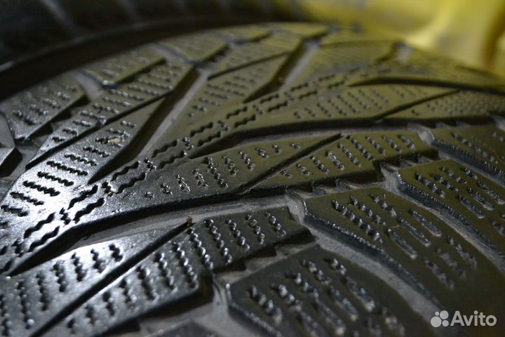 Nokian Tyres Hakkapeliitta R2 SUV 235/65 R17