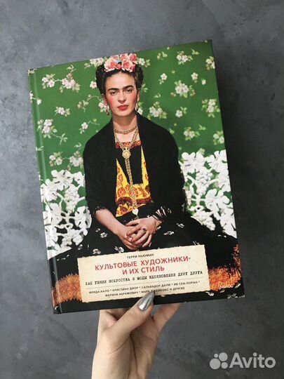 Книги и комиксы (см. описание)