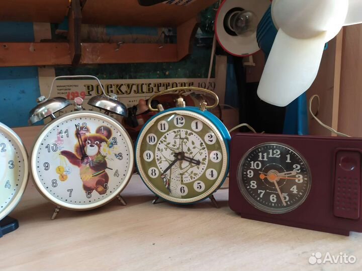 СССР часы будильники Янтарь механика