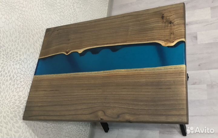 Журнальный столик из эпоксидной смолы