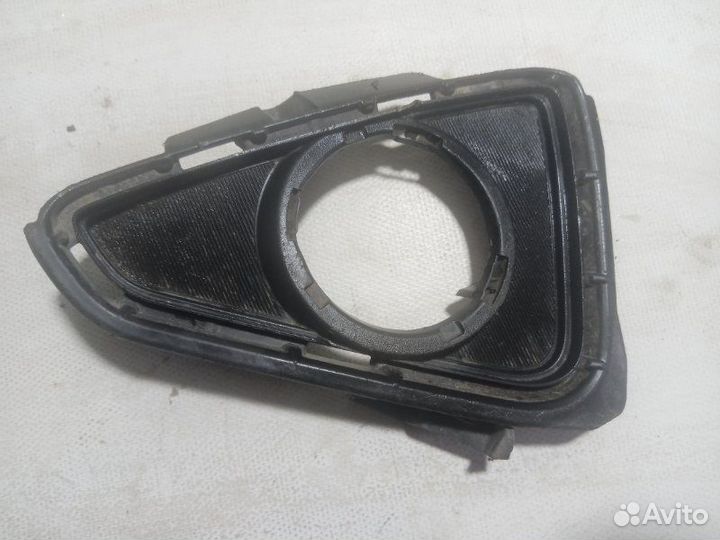 Накладка на туманку передняя правая Toyota Rav4 4