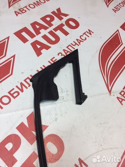 Уплотнитель двери Kia Cerato coup 2011